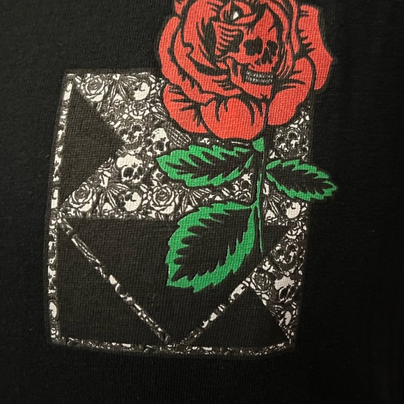💀🌹NWOT SKULL ROSE TEE🌹💀 - Picture 5 of 6